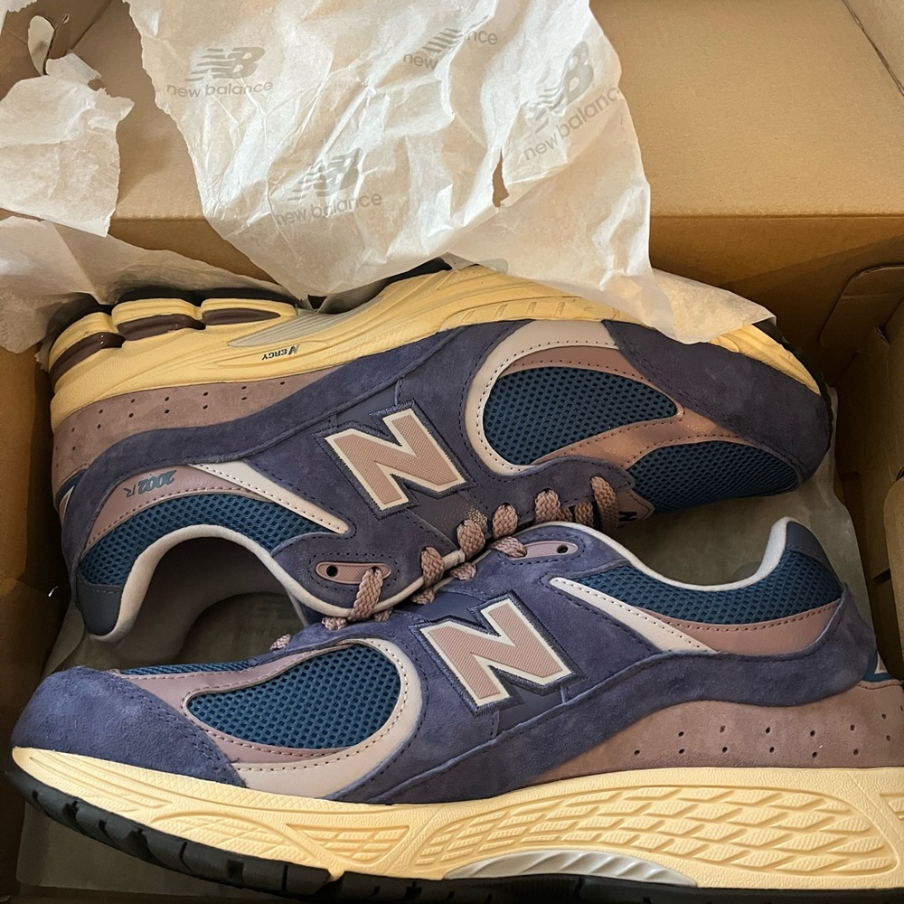 New Balance 2002R